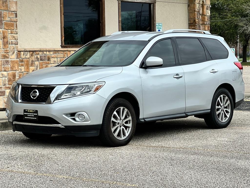 Thumbnail image of 2013 Nissan Pathfinder at EXECUTIVE MOTOR GROUP LLC