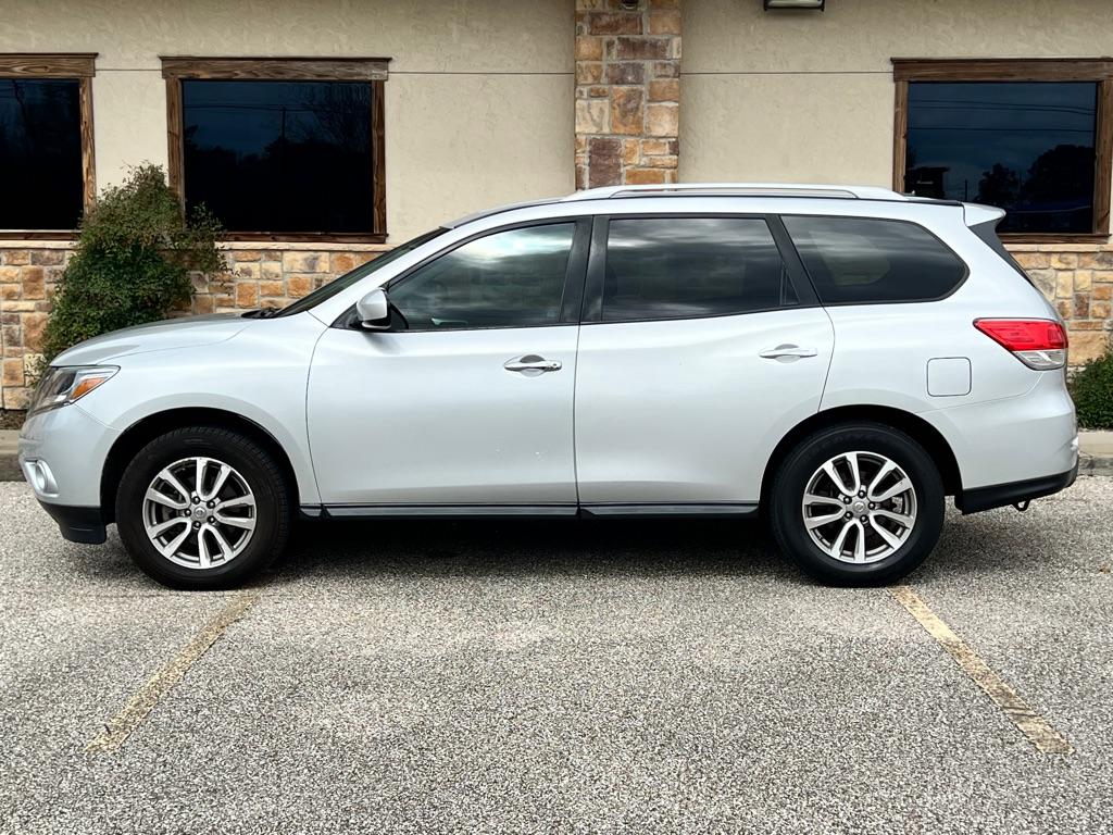 Thumbnail image of 2013 Nissan Pathfinder at EXECUTIVE MOTOR GROUP LLC