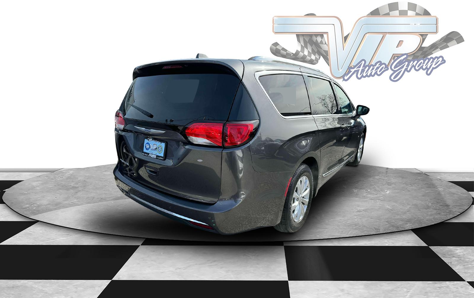 Thumbnail image of 2018 Chrysler Pacifica at Merrick Jeep Chrysler Dodge Ram