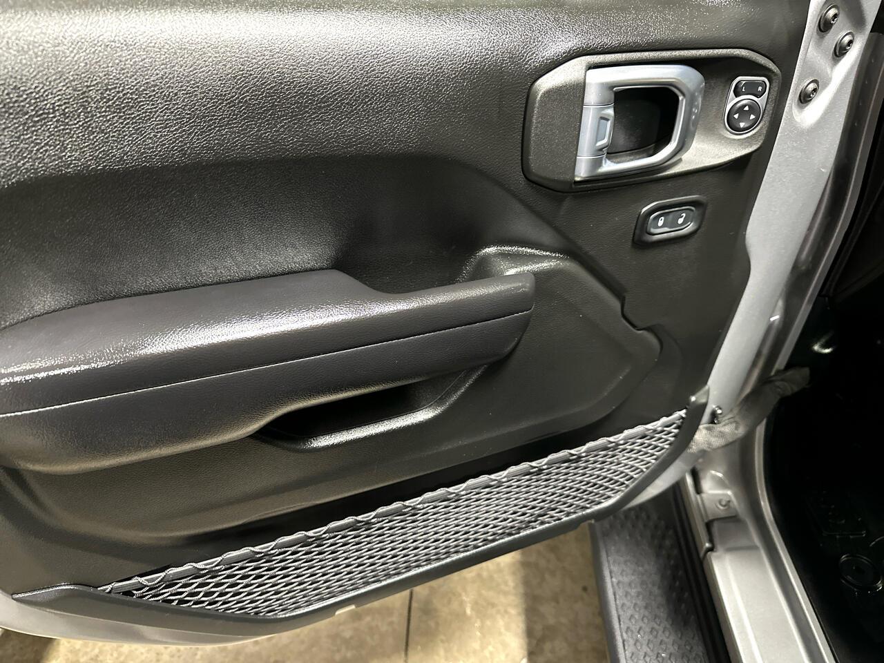 Thumbnail image of 2021 Jeep Gladiator at Banks Motors