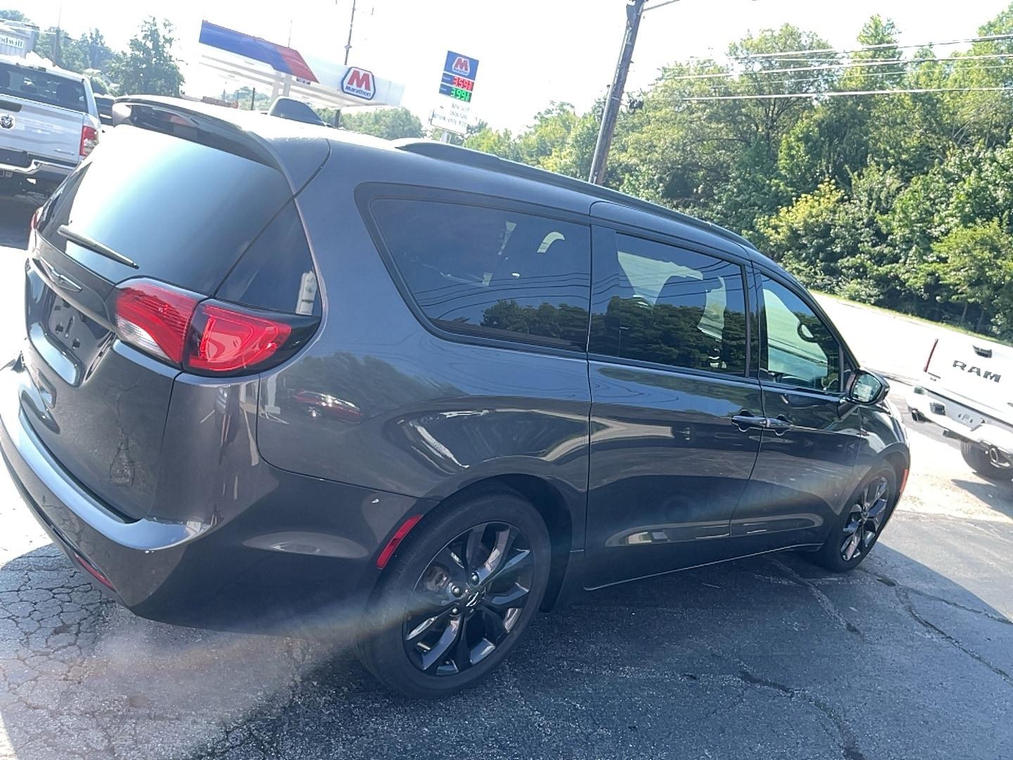 Thumbnail image of 2019 Chrysler Pacifica at Batesville Chrysler Dodge Jeep Inc