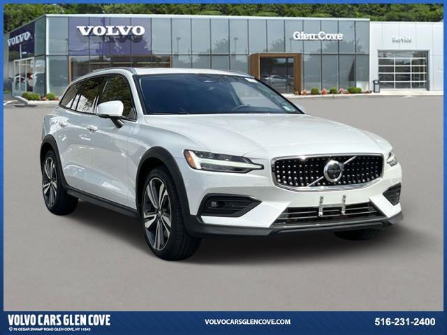 Thumbnail image of 2023 Volvo V60 Cross Country at Glen Cove Volvo