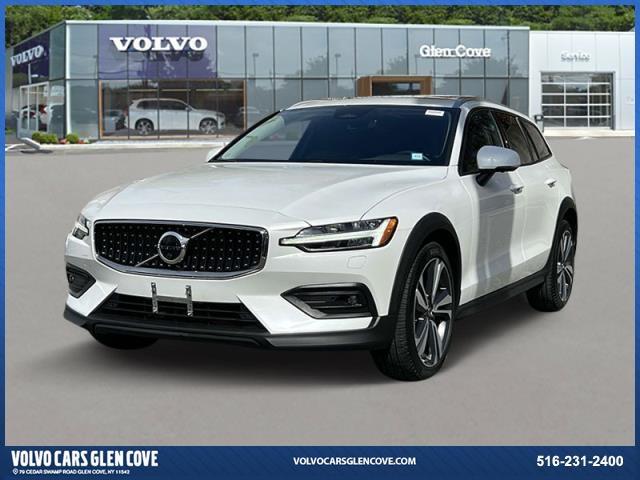 Thumbnail image of 2023 Volvo V60 Cross Country at Glen Cove Volvo