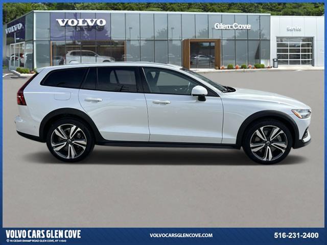 Thumbnail image of 2023 Volvo V60 Cross Country at Glen Cove Volvo