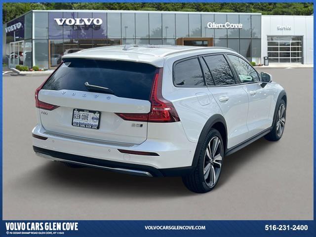 Thumbnail image of 2023 Volvo V60 Cross Country at Glen Cove Volvo