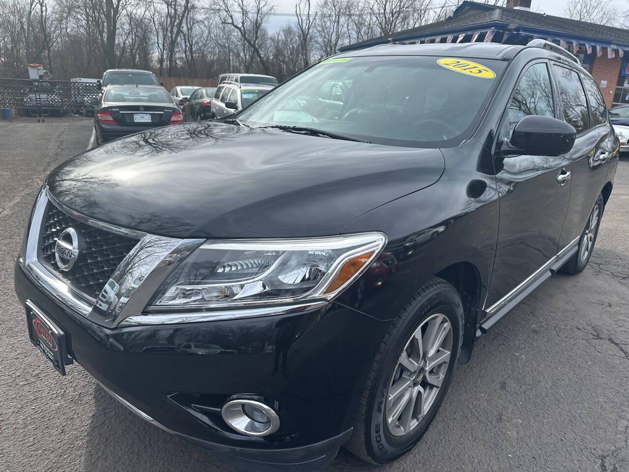 Thumbnail image of 2015 Nissan Pathfinder at Central Auto Group