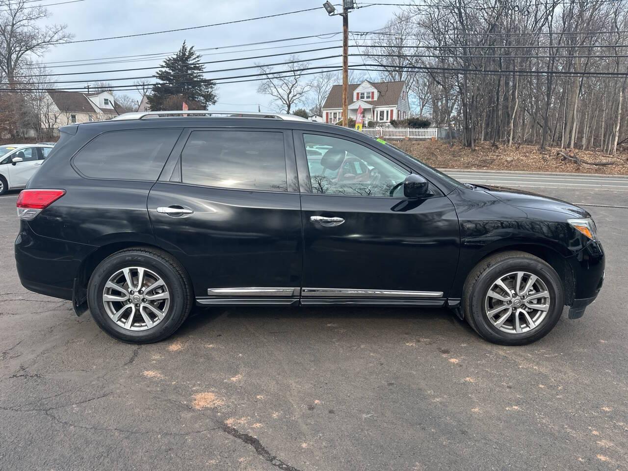 Thumbnail image of 2015 Nissan Pathfinder at Central Auto Group