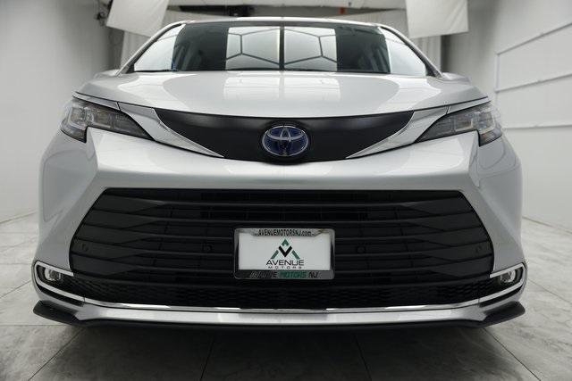 Thumbnail image of 2023 Toyota Sienna at Avenue Motors LLP