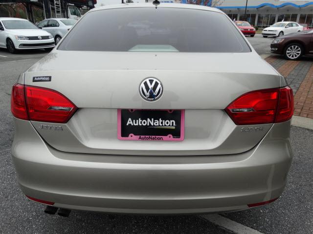 Thumbnail image of 2013 Volkswagen Jetta at Autonation Volkswagen North Columbus