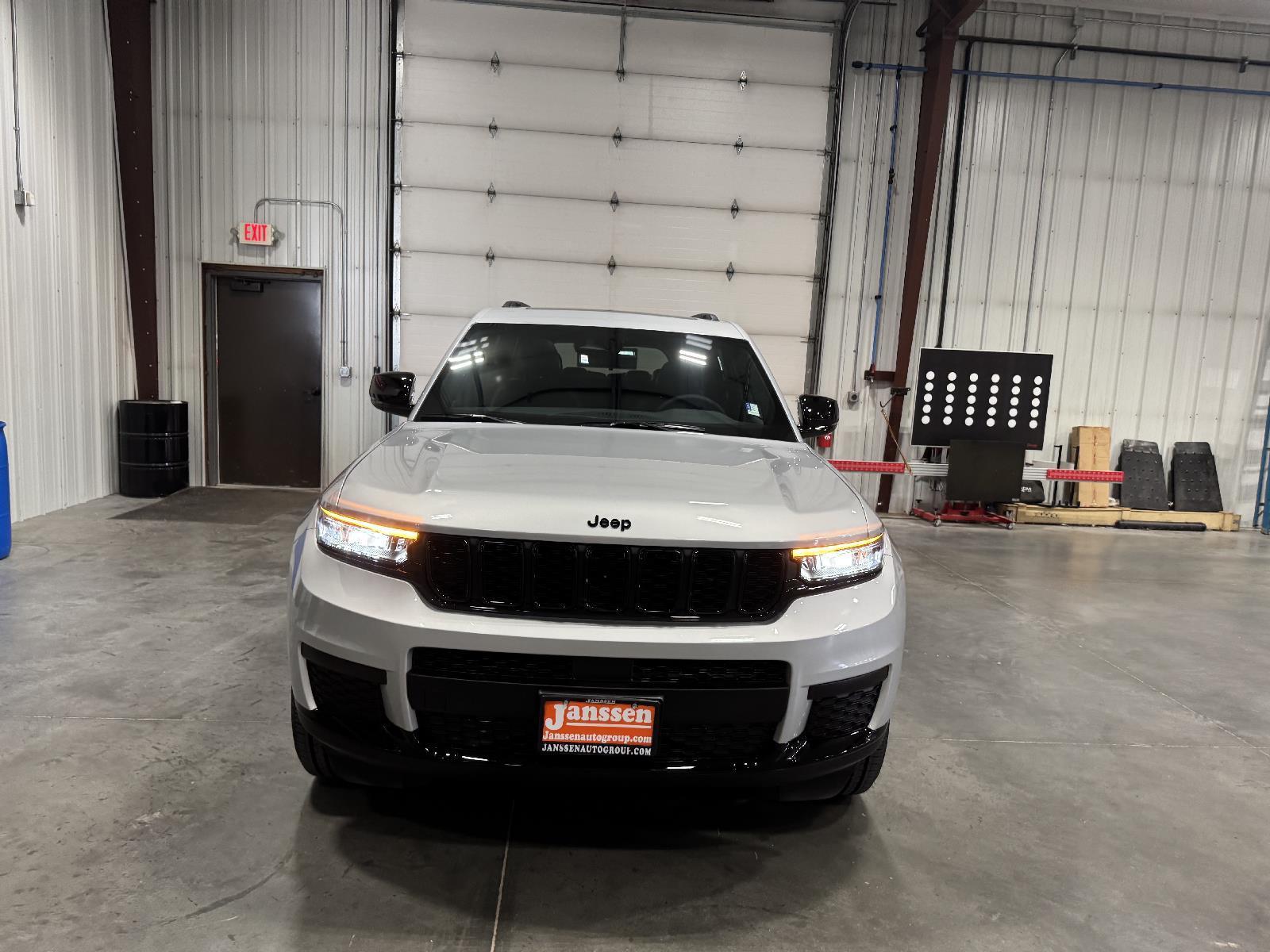 Thumbnail image of 2025 Jeep Grand Cherokee L at Janssen Chrysler Jeep Dodge Ram