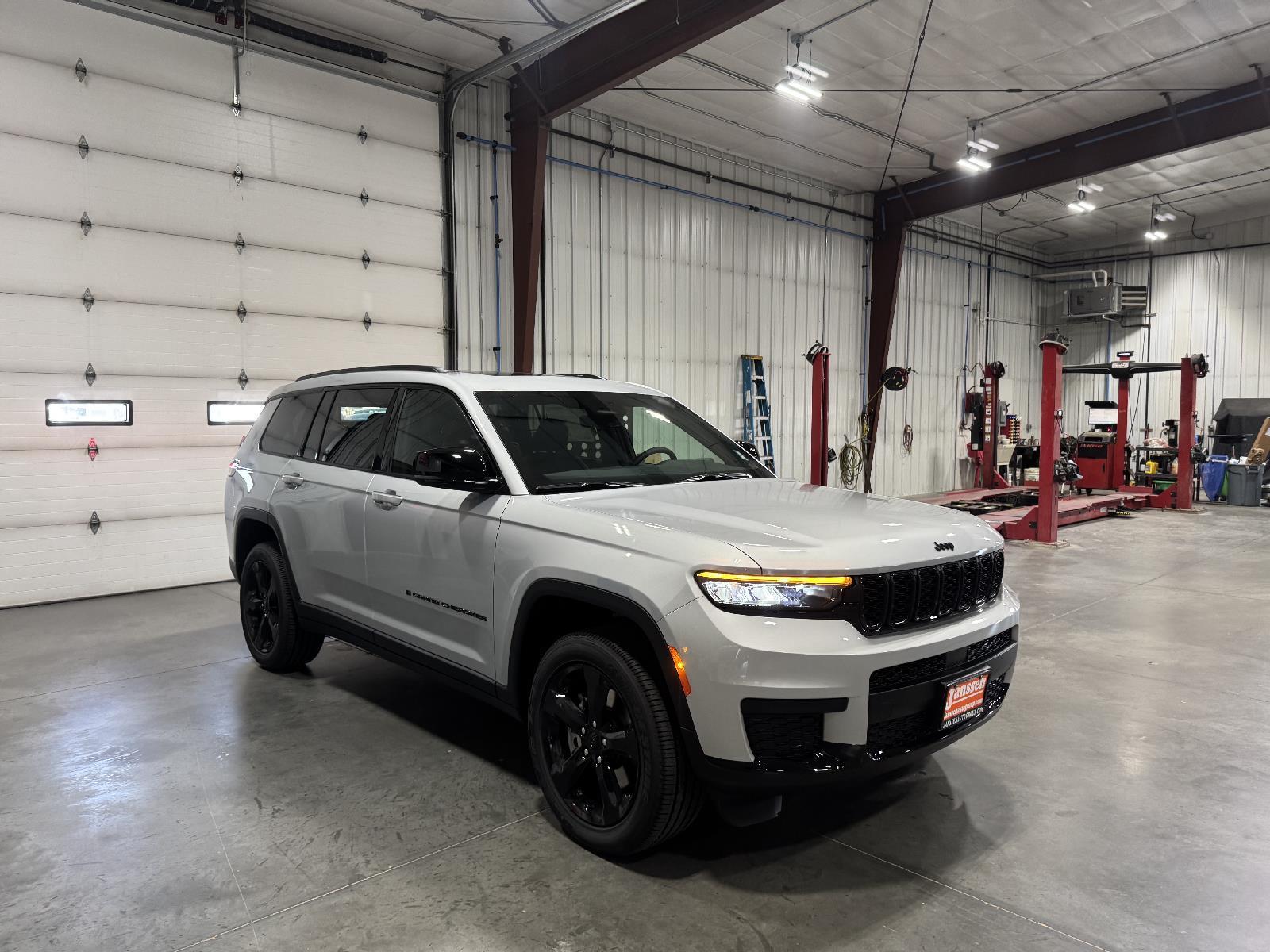 Thumbnail image of 2025 Jeep Grand Cherokee L at Janssen Chrysler Jeep Dodge Ram