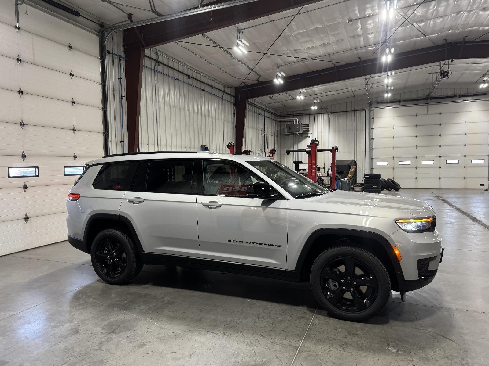 Thumbnail image of 2025 Jeep Grand Cherokee L at Janssen Chrysler Jeep Dodge Ram
