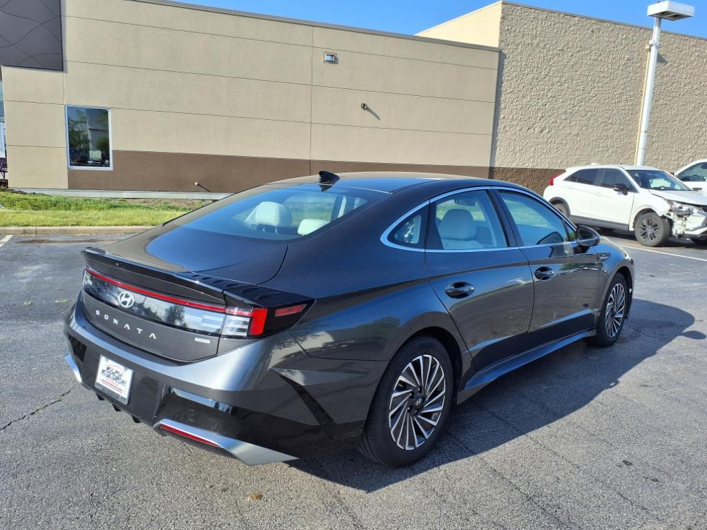 Thumbnail image of 2024 Hyundai SONATA Hybrid at South Suburban Mitsubishi