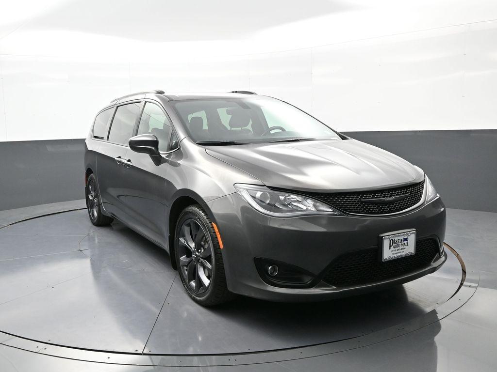 Thumbnail image of 2018 Chrysler Pacifica at Plaza Honda