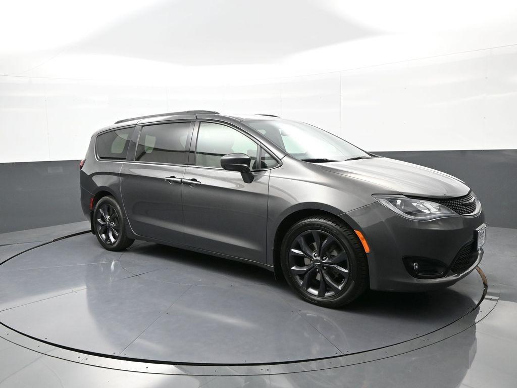 Thumbnail image of 2018 Chrysler Pacifica at Plaza Honda