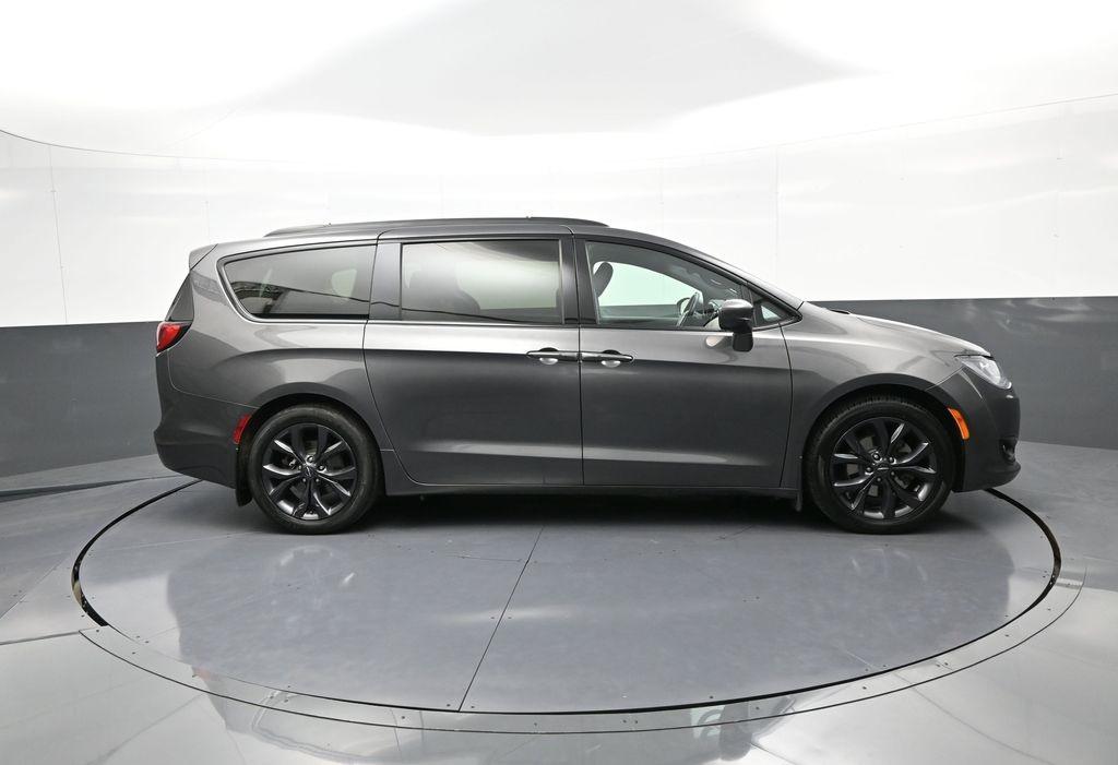 Thumbnail image of 2018 Chrysler Pacifica at Plaza Honda