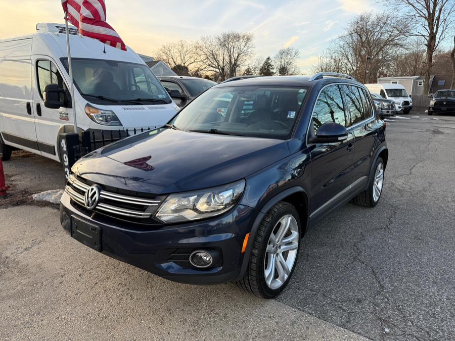 Thumbnail image of 2016 Volkswagen Tiguan at Huntington Auto Mall