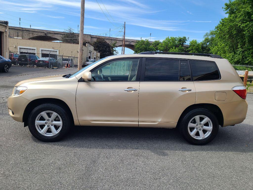 Thumbnail image of 2008 Toyota Highlander at Raul's Auto Sales