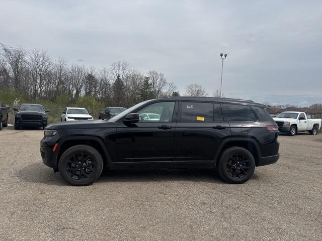Thumbnail image of 2024 Jeep Grand Cherokee L at LaFontaine Chrysler Dodge Jeep Ram Fiat of Lansing