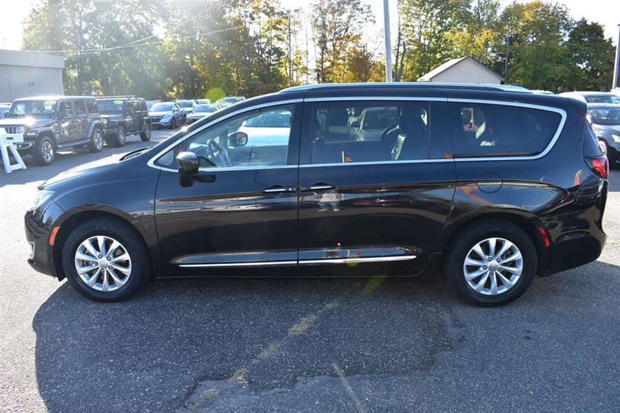 Thumbnail image of 2019 Chrysler Pacifica at 112 Auto Plaza