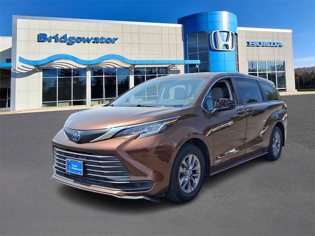 Thumbnail image of 2021 Toyota Sienna at Honda of Bridgewater