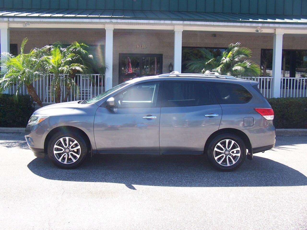 Thumbnail image of 2016 Nissan Pathfinder at Thomas Auto Mart Inc.
