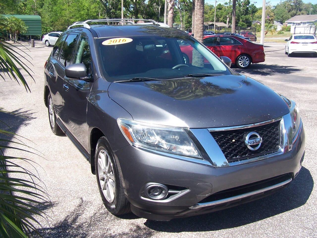 Thumbnail image of 2016 Nissan Pathfinder at Thomas Auto Mart Inc.