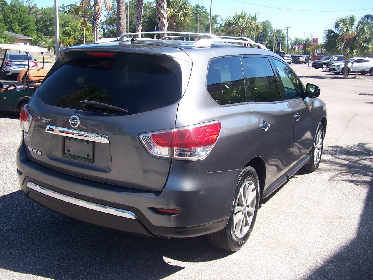 Thumbnail image of 2016 Nissan Pathfinder at Thomas Auto Mart Inc.