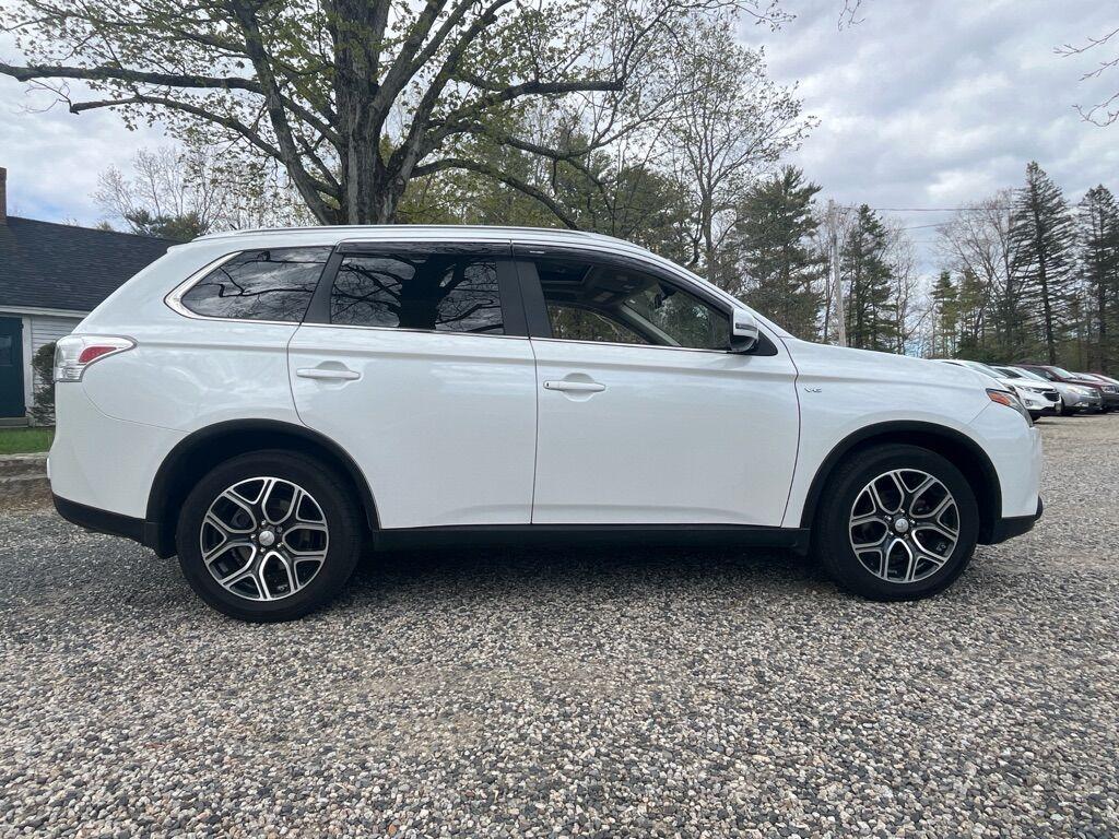 Thumbnail image of 2015 Mitsubishi Outlander at The Auto Barn