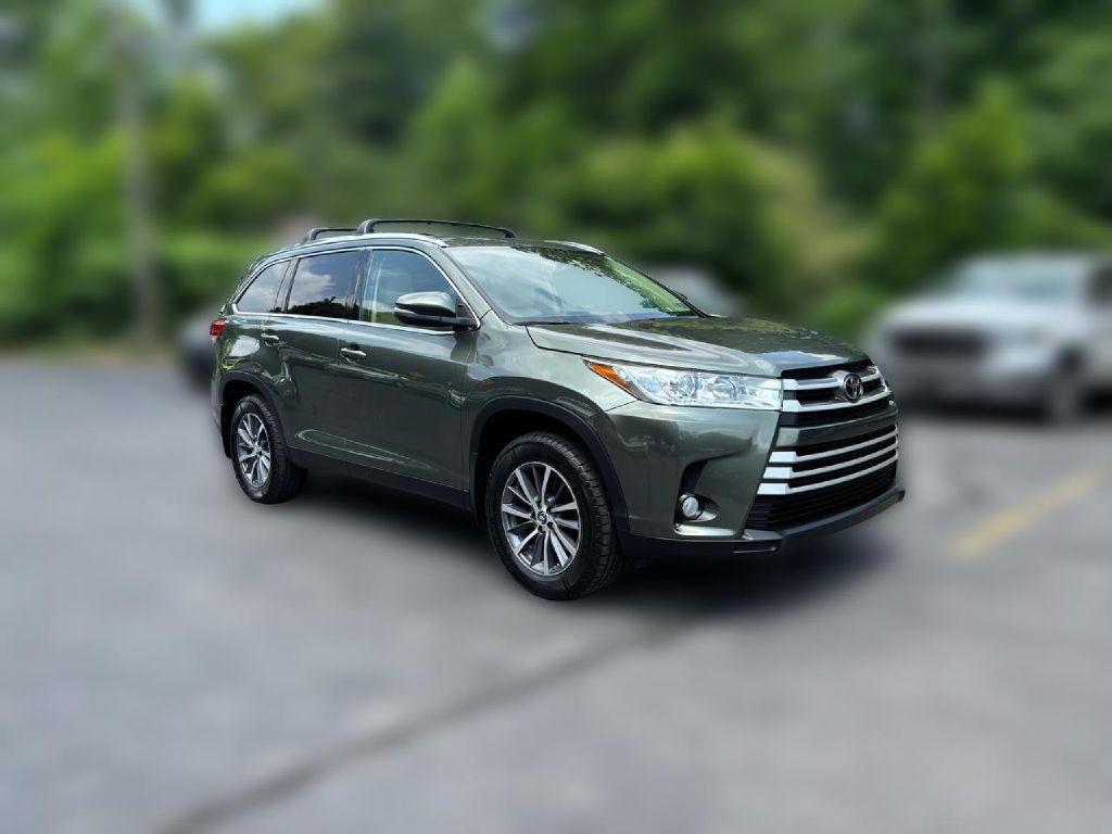 Thumbnail image of 2019 Toyota Highlander at CARMIX INC.