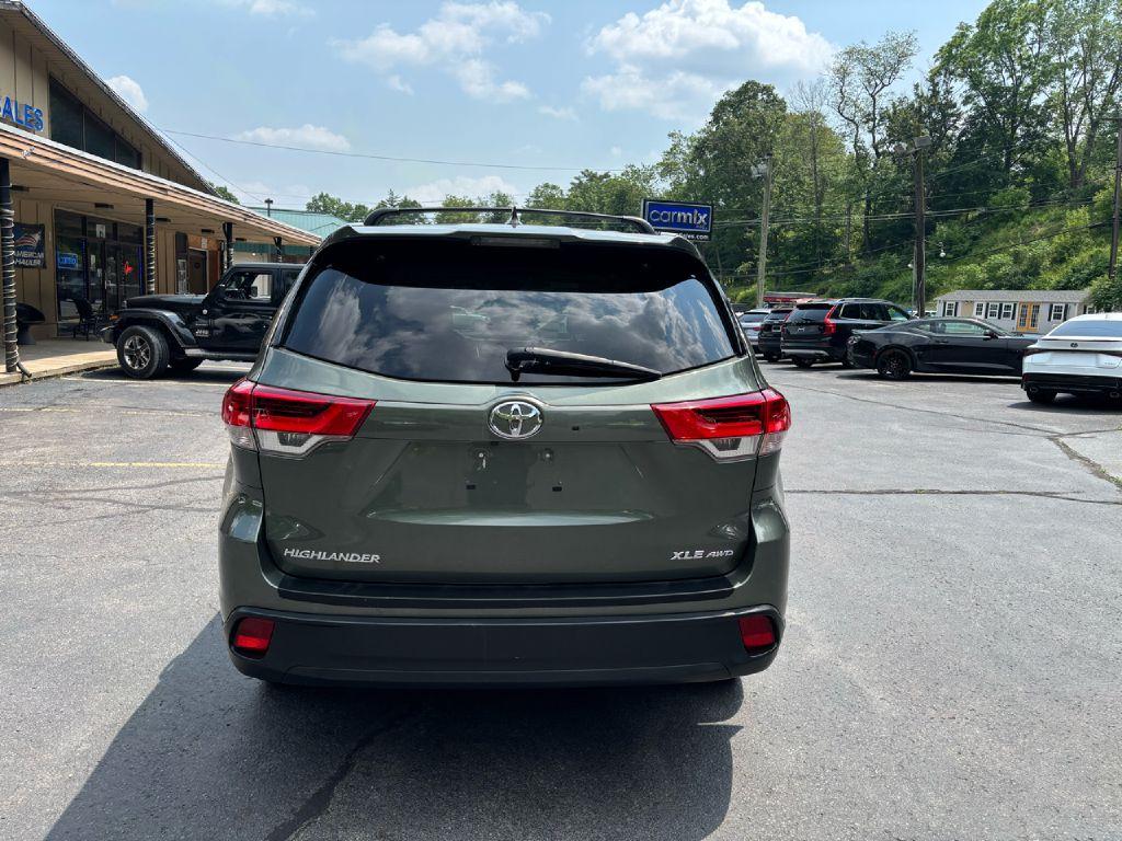 Thumbnail image of 2019 Toyota Highlander at CARMIX INC.