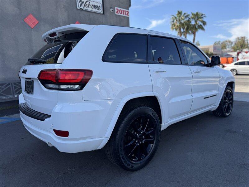 Thumbnail image of 2019 Jeep Grand Cherokee at Winnetka Auto Mall
