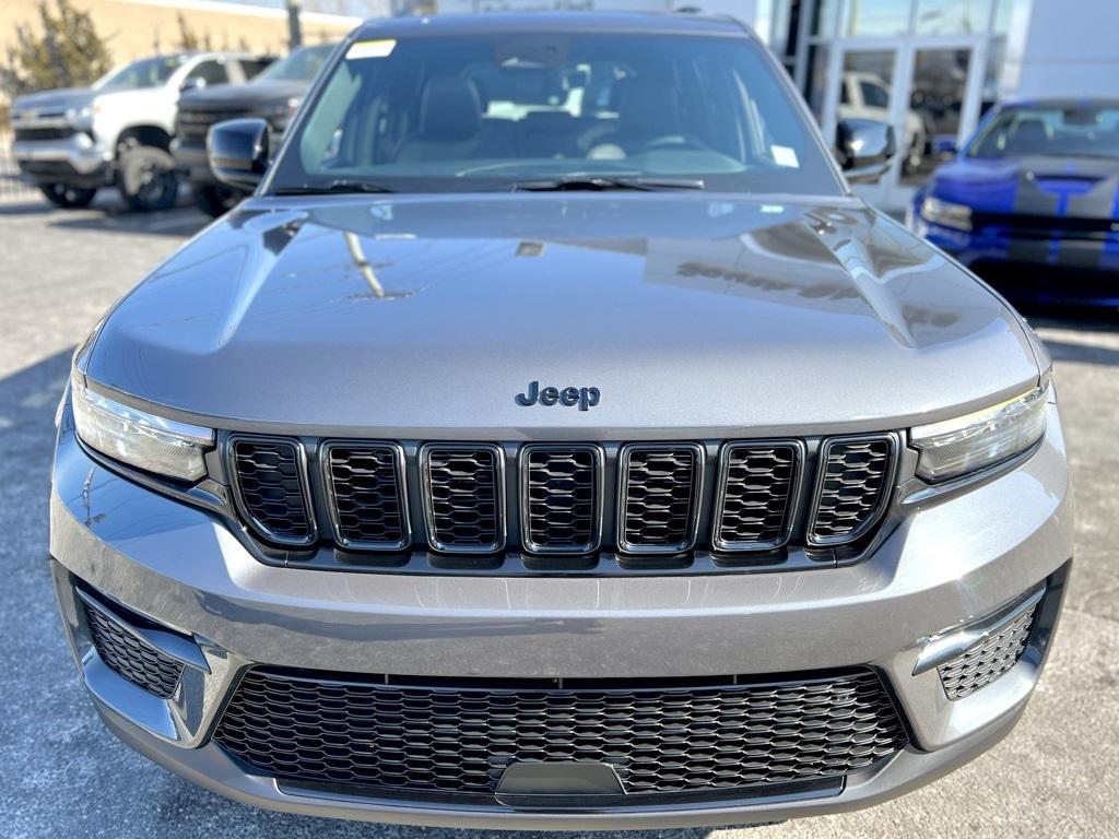 Thumbnail image of 2025 Jeep Grand Cherokee at South Shore Chrysler Dodge Jeep RAM
