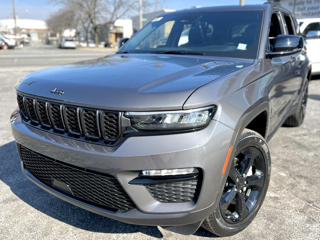 Thumbnail image of 2025 Jeep Grand Cherokee at South Shore Chrysler Dodge Jeep RAM