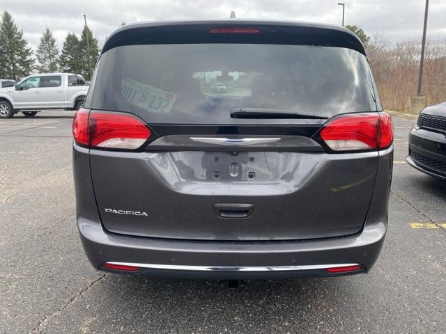 Thumbnail image of 2018 Chrysler Pacifica at LaFontaine Chrysler Dodge Jeep Ram of Fenton