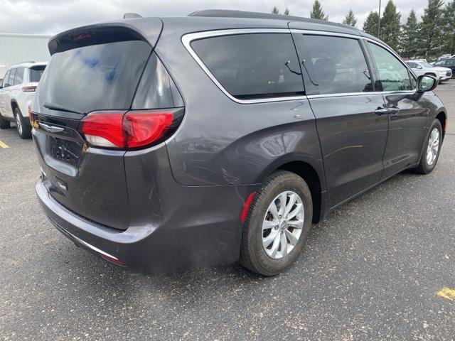 Thumbnail image of 2018 Chrysler Pacifica at LaFontaine Chrysler Dodge Jeep Ram of Fenton
