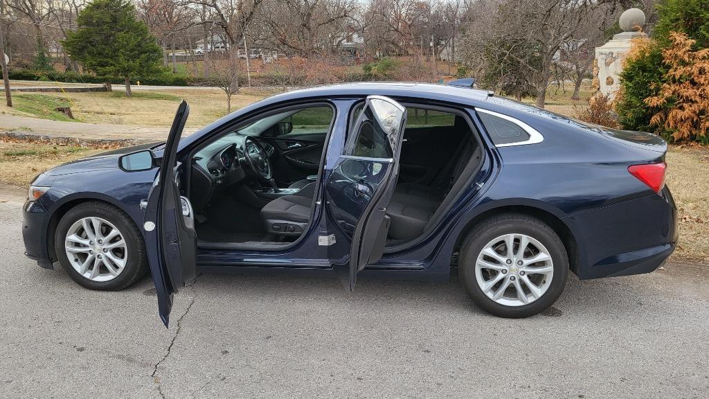 Thumbnail image of 2018 Chevrolet Malibu at 417AutoLand.com of Springfield, MO