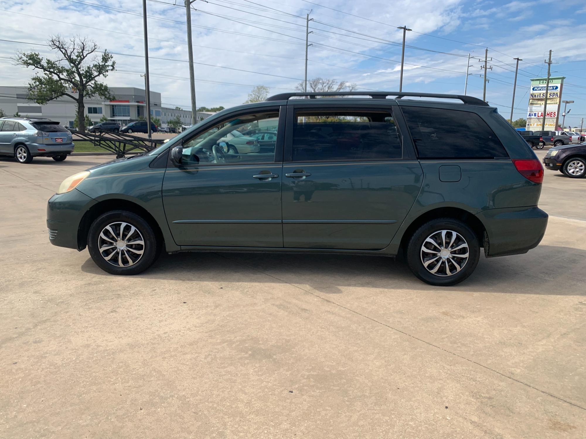 Thumbnail image of 2005 Toyota Sienna at Fred Fincher Motors