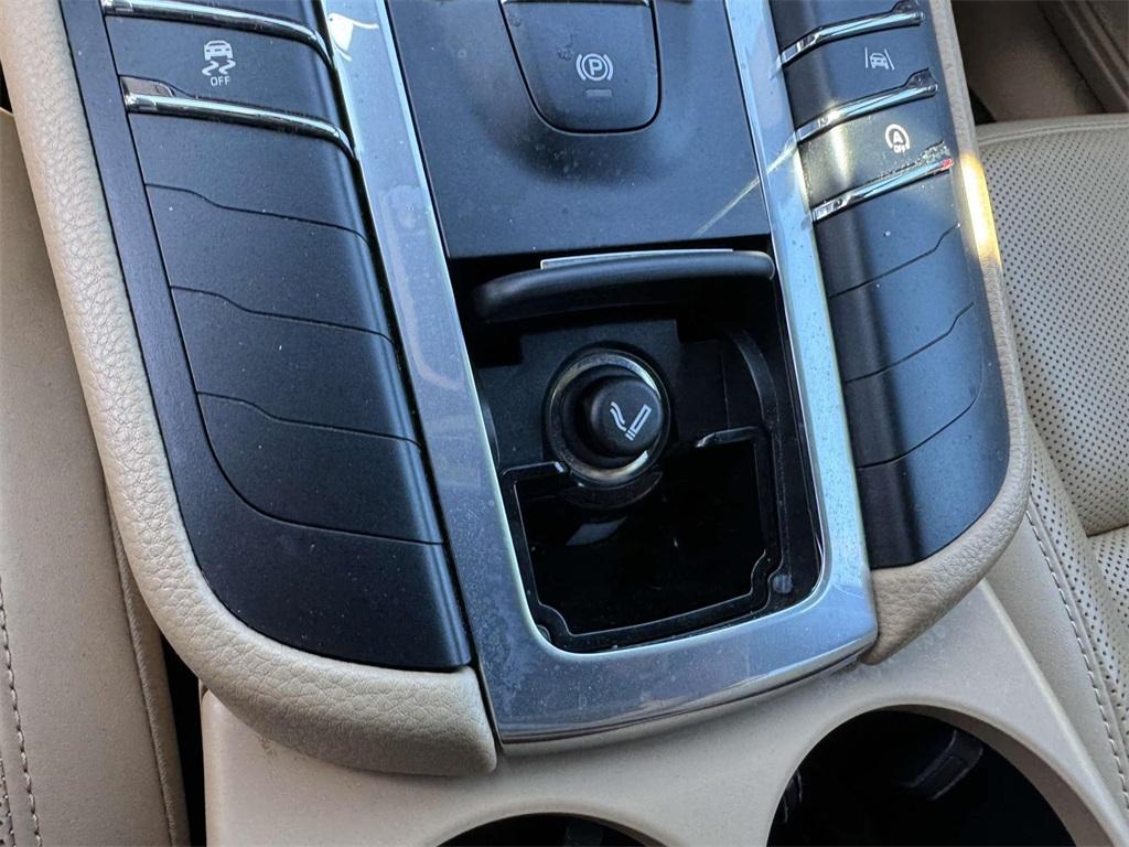 Thumbnail image of 2018 Porsche Macan at Empire Mazda of Huntington