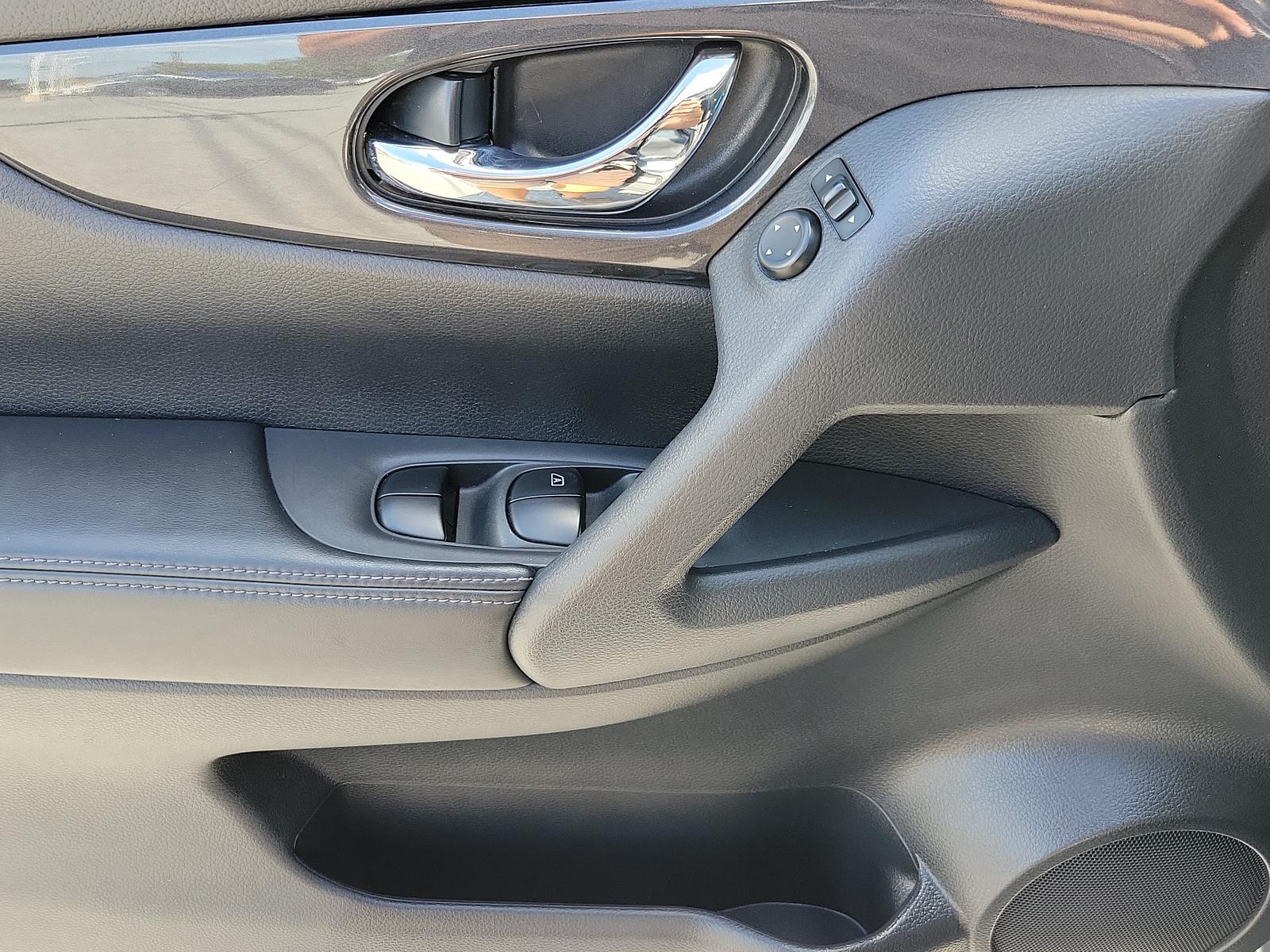Thumbnail image of 2017 Nissan Rogue at R and R Auto Group