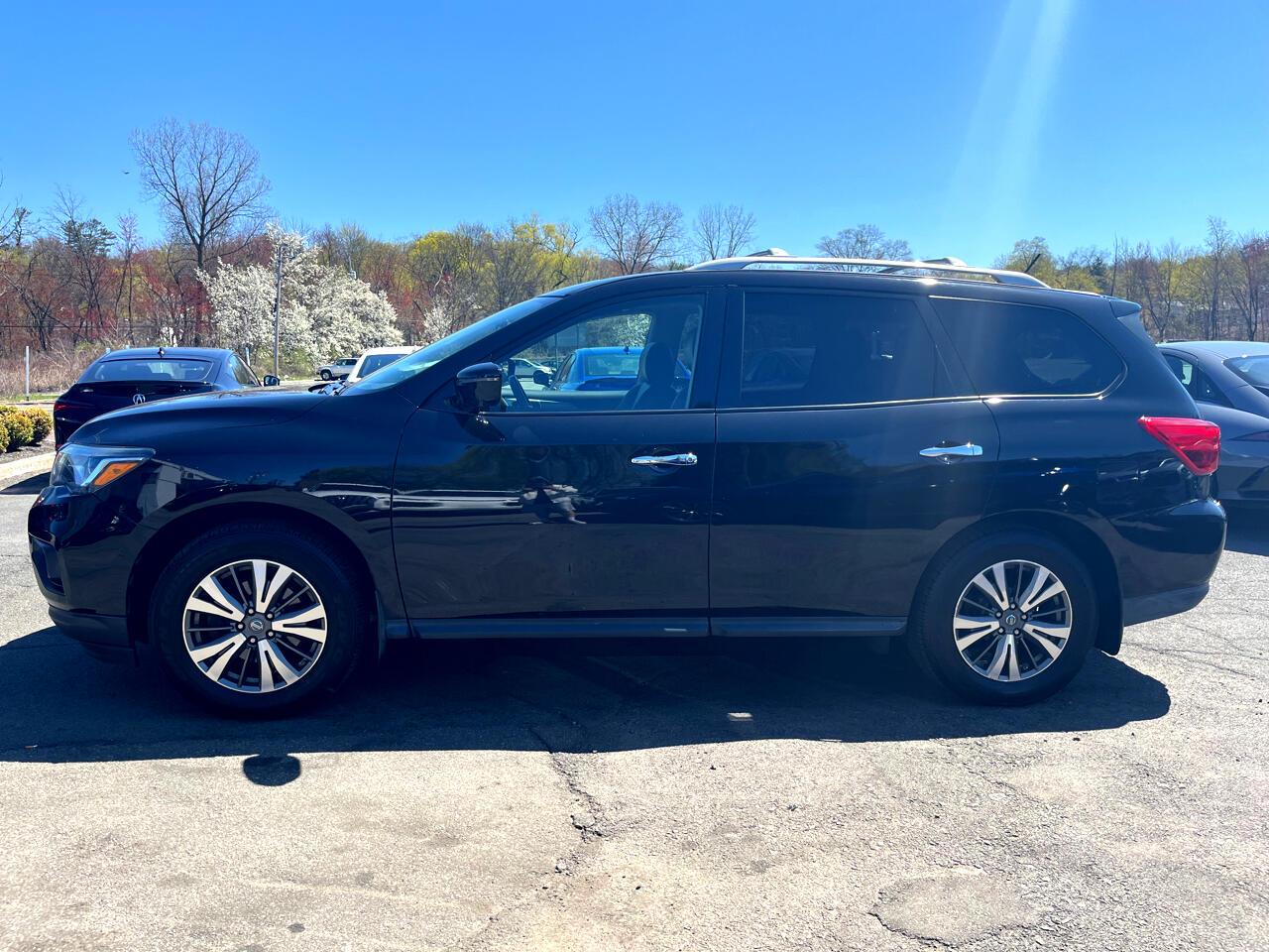 Thumbnail image of 2017 Nissan Pathfinder at Rockland Motors