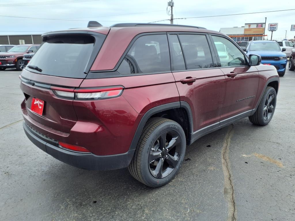Thumbnail image of 2025 Jeep Grand Cherokee at Link Chrysler Dodge Jeep Ram