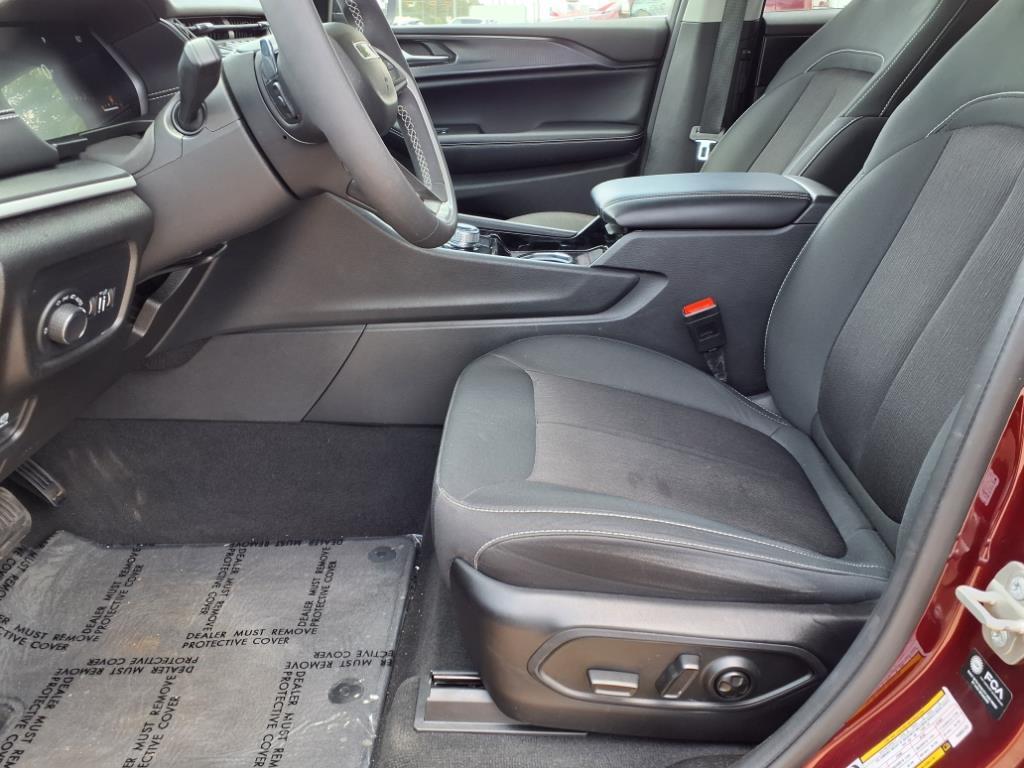 Thumbnail image of 2023 Jeep Grand Cherokee L at Reliance Nissan