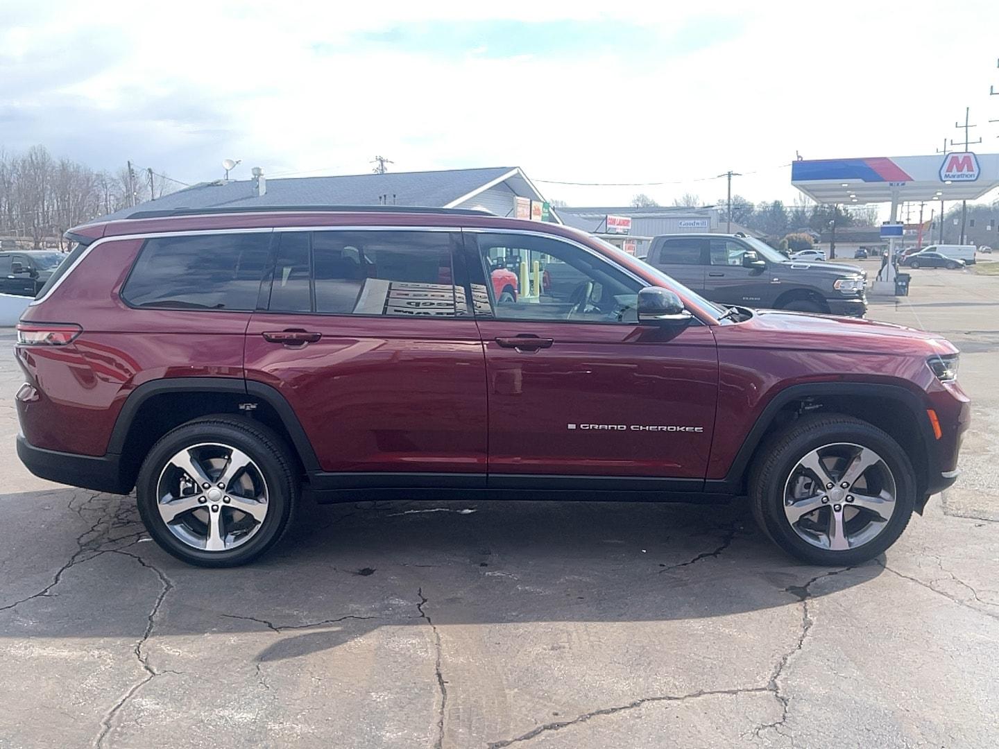 Thumbnail image of 2025 Jeep Grand Cherokee L at Batesville Chrysler Dodge Jeep Inc