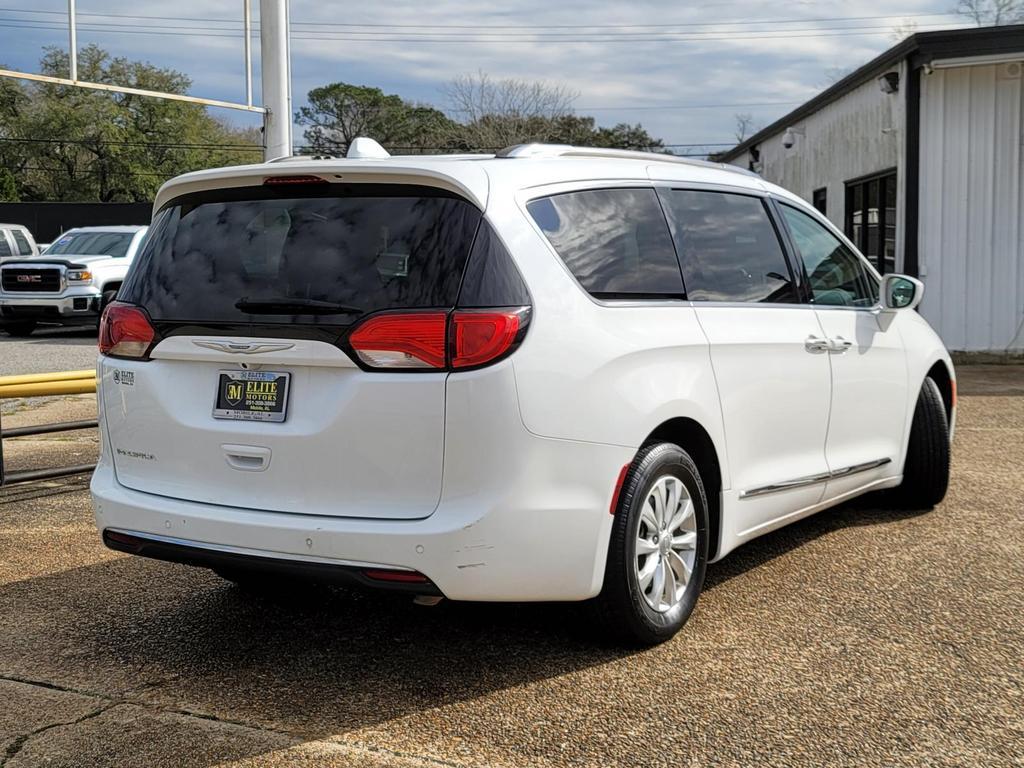 Thumbnail image of 2019 Chrysler Pacifica at Elite Motors LLC
