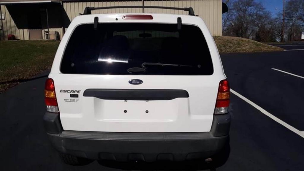 Thumbnail image of 2003 Ford Escape at Happy Days Auto Sales