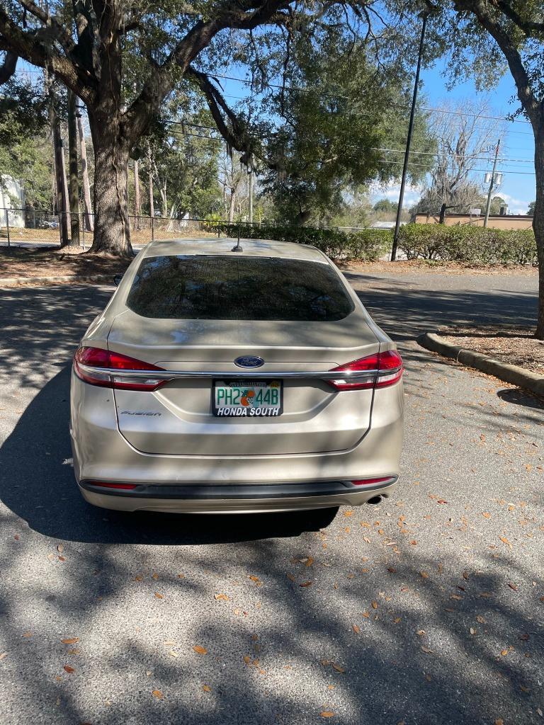 Thumbnail image of 2017 Ford Fusion at Auto Zoom