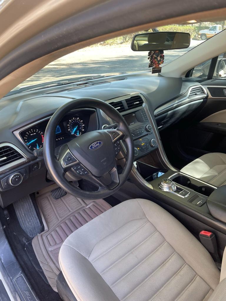 Thumbnail image of 2017 Ford Fusion at Auto Zoom