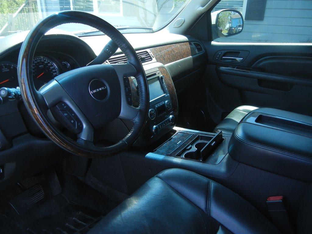 Thumbnail image of 2014 GMC Yukon at I’deal Motors, Inc.