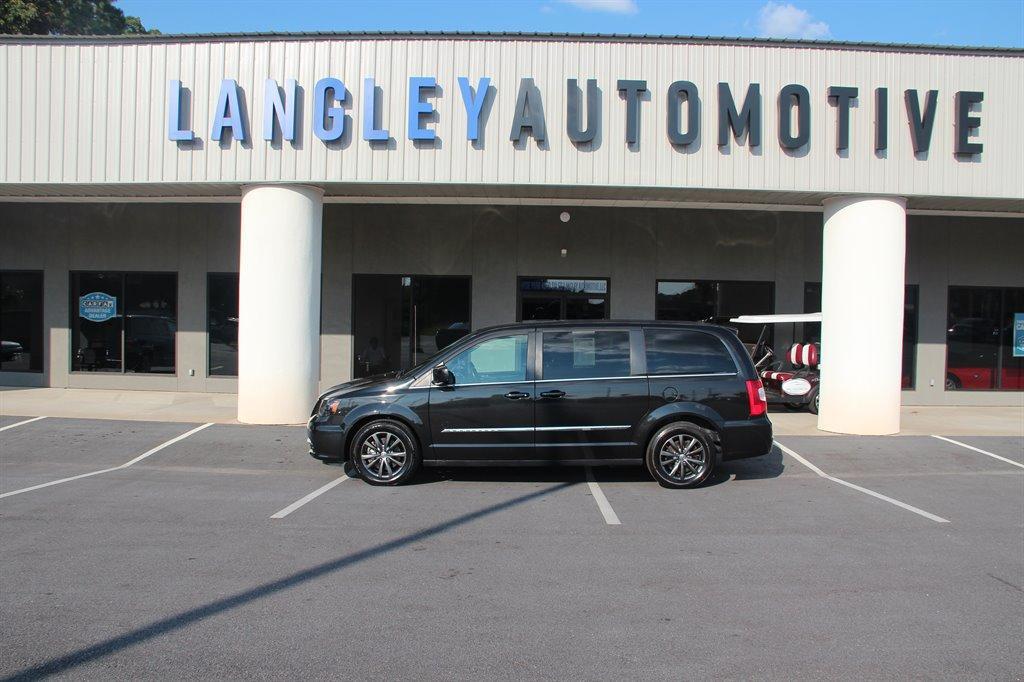 Thumbnail image of 2014 Chrysler Town and Country at Langley Automotive LLC